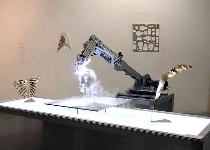 mounir_ayache_jaffar_one_installation_bras_robotise_2019_biennale_de_paname_la_maison_rouge_paris