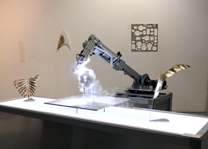 mounir_ayache_jaffar_one_installation_bras_robotise_2019_biennale_de_paname_la_maison_rouge_paris