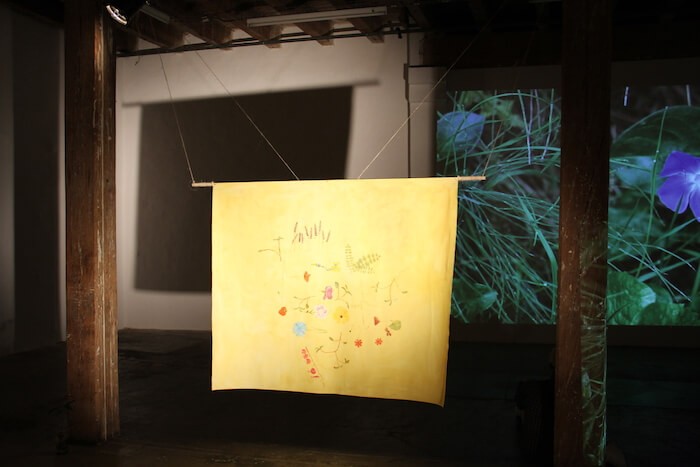 tracy_hanna_little_row_of_sofas_autumn_vue_d_exposition_galerie_hlm_marseille_2019__triangle_france_asterides