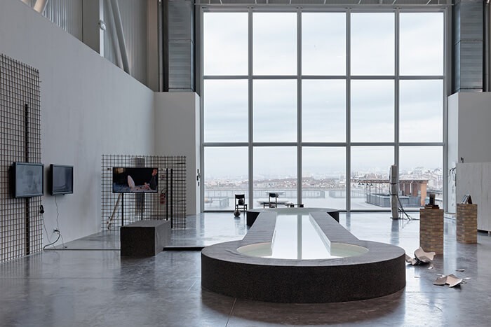 3_vue_d_exposition_moucharabieh_triangle_france_marseille_14_fevrier_19_avril_2015_photo_aurelien_mole